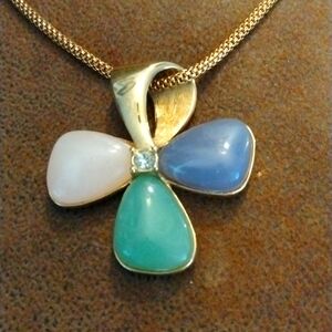 Vintage Avon Jade Floral Necklace